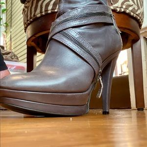 VM Paris Gray Leather Ankle Boots S40/9